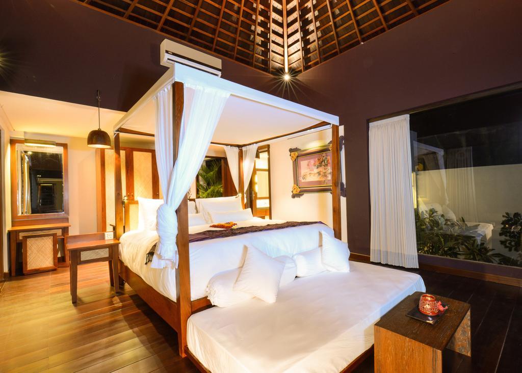 Royal Two- Storey One Bedroom Pool Villa with  Jacuzzi and One-Time Floating Breakfast